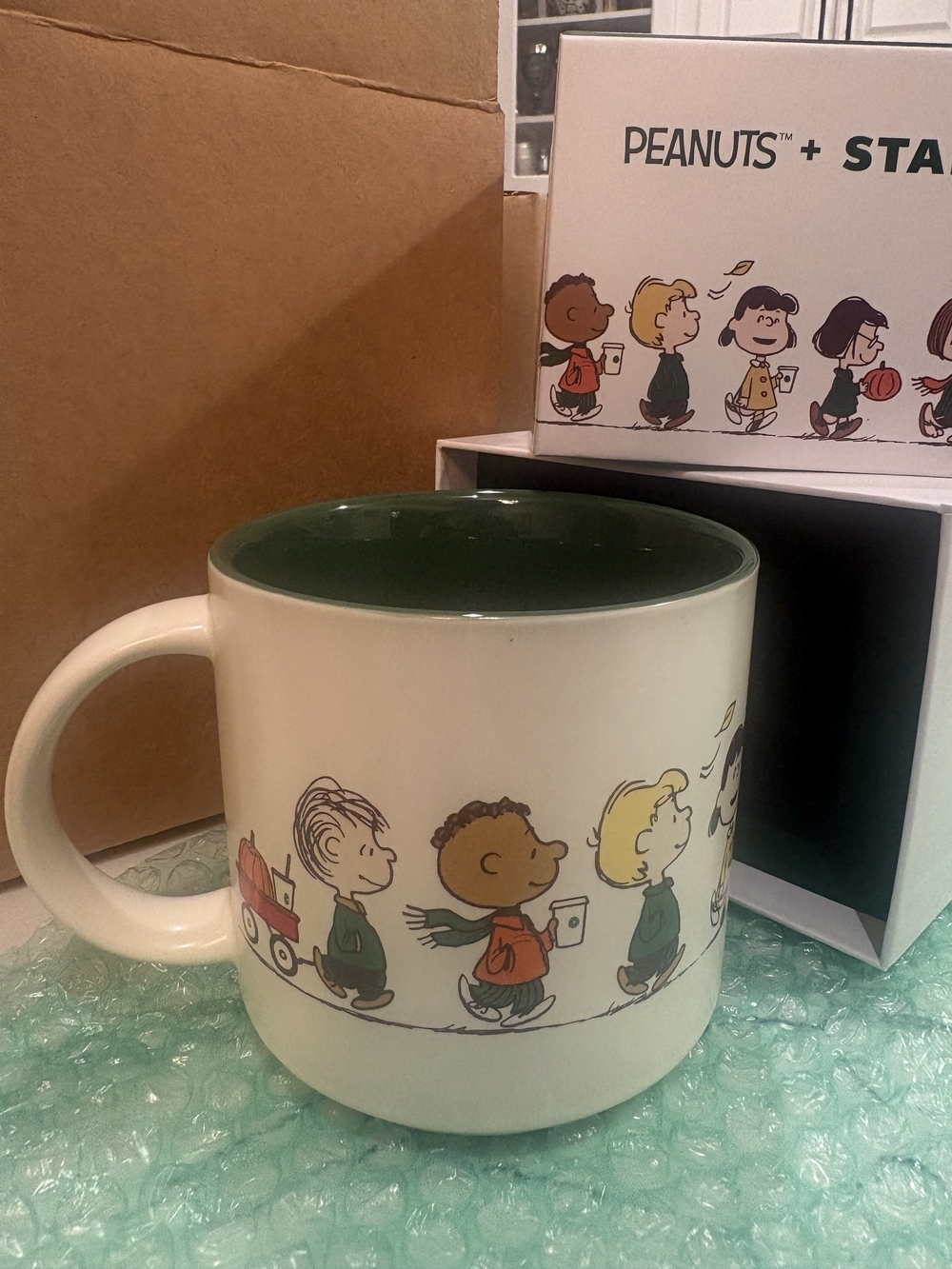 Mug with Peanuts characters